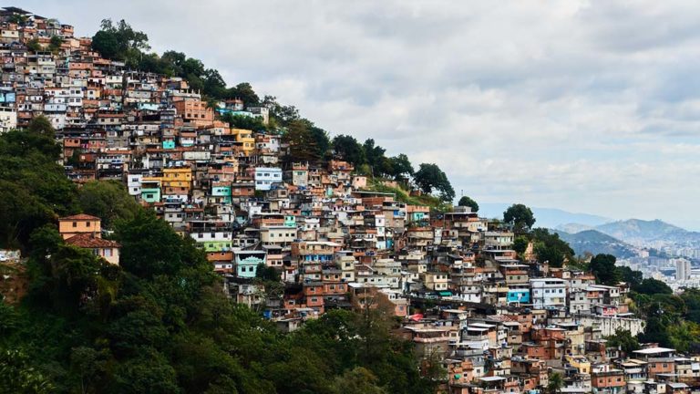 Favelan Rocinha i Rio de Janeiro i Brasilien.